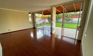 Oportunidad, luminosa casa Sta. Elena, Chicureo