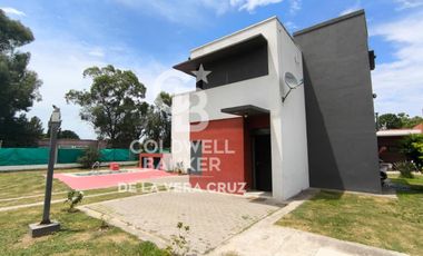 Casa 3 dormitorios en Colastiné, quincho, pileta y amplio terreno