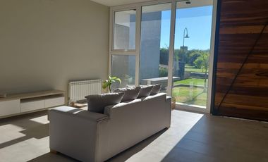 Casa en Alquiler en Las Cañitas Barrio Privado . 3 dormitorios. Amoblada