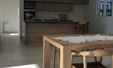 Casa en Alquiler en Las Cañitas Barrio Privado . 3 dormitorios. Amoblada