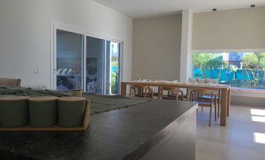 Casa en Alquiler en Las Cañitas Barrio Privado . 3 dormitorios. Amoblada