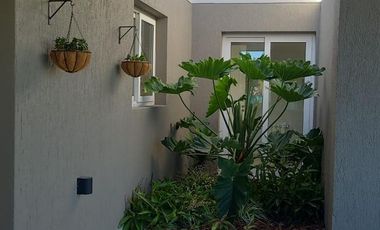 Casa en Alquiler en Las Cañitas Barrio Privado . 3 dormitorios. Amoblada