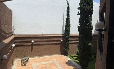 En Renta Magnifica Casa en Fraccionamiento Cerrado Jardines de la Montaña