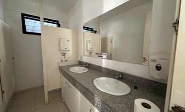 ALQUILER OFICINAS  240 M2  O DEPOSITO PRODUCTOS LIVIANOS  PREDIO INDUSTRIAL ESCOBAR KM 47,5