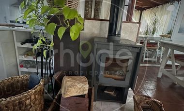 Chalet con cochera en Costa del Este - Calle Claveles e/ Pensamientos y Lilas al 1242