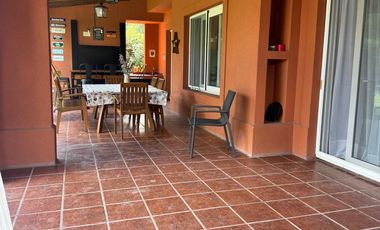 Casa de 4 Dormitorios en Alquiler en Santa María de los Olivos