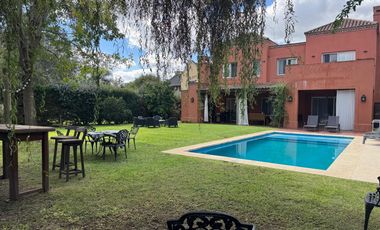 Casa de 4 Dormitorios en Alquiler en Santa María de los Olivos