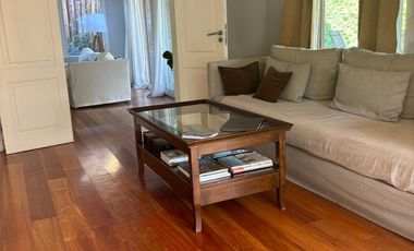 Casa de 4 Dormitorios en Alquiler en Santa María de los Olivos