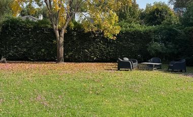 Casa de 4 Dormitorios en Alquiler en Santa María de los Olivos