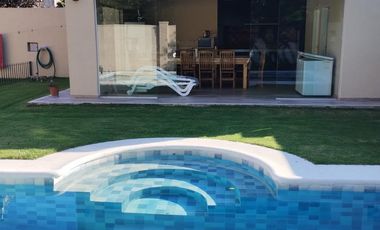 Casa en venta en Burzaco con pileta