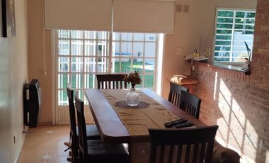 Casa en venta en Burzaco con pileta