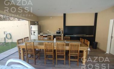 Casa en venta en Burzaco con pileta
