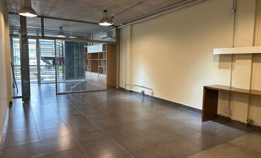 VENTA LOCAL 64 M2  