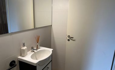 VENTA LOCAL 64 M2  