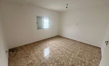 Departamento en alquiler permanente de  2 dormitorios y patio