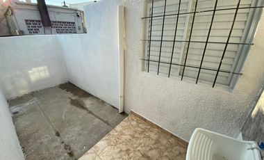 Departamento en alquiler permanente de  2 dormitorios y patio