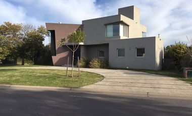 Alquiler Anual Casa 5 Amb. Barrio Santa Teresa Villanueva Tigre