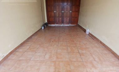 ALQUILER - Casa 6 ambientes en Castelar Norte con cocheras, amplio parque y quincho