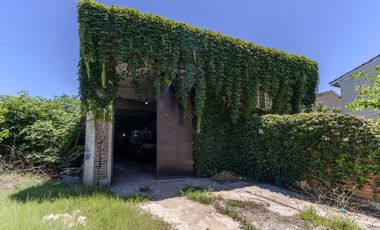 VENTA CASA DE 4 AMBIENTES CON AMPLIO GALPÓN EN QUILMES