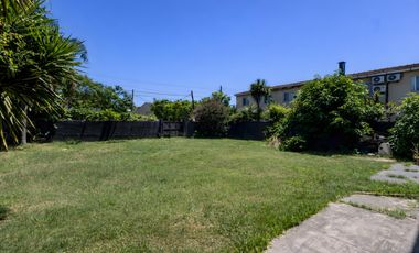 VENTA CASA DE 4 AMBIENTES CON AMPLIO GALPÓN EN QUILMES