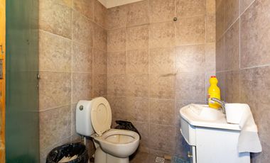 VENTA CASA DE 4 AMBIENTES CON AMPLIO GALPÓN EN QUILMES