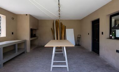 VENTA CASA DE 4 AMBIENTES CON AMPLIO GALPÓN EN QUILMES