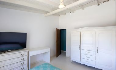 VENTA CASA DE 4 AMBIENTES CON AMPLIO GALPÓN EN QUILMES