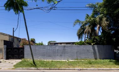 VENTA CASA DE 4 AMBIENTES CON AMPLIO GALPÓN EN QUILMES