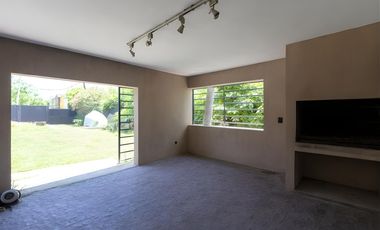 VENTA CASA DE 4 AMBIENTES CON AMPLIO GALPÓN EN QUILMES