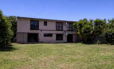 VENTA CASA DE 4 AMBIENTES CON AMPLIO GALPÓN EN QUILMES