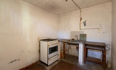 VENTA CASA DE 4 AMBIENTES CON AMPLIO GALPÓN EN QUILMES