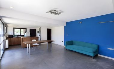 VENTA CASA DE 4 AMBIENTES CON AMPLIO GALPÓN EN QUILMES