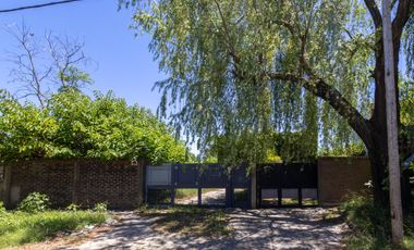 VENTA CASA DE 4 AMBIENTES CON AMPLIO GALPÓN EN QUILMES