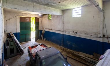 VENTA CASA DE 4 AMBIENTES CON AMPLIO GALPÓN EN QUILMES