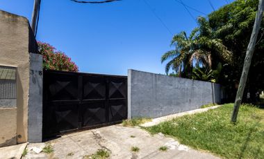 VENTA CASA DE 4 AMBIENTES CON AMPLIO GALPÓN EN QUILMES