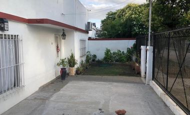 CASA 3 AMBIENTES EN ESQUINA, IDEAL INVERSIÓN!