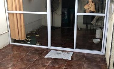 CASA 3 AMBIENTES EN ESQUINA, IDEAL INVERSIÓN!