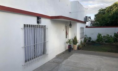 CASA 3 AMBIENTES EN ESQUINA, IDEAL INVERSIÓN!