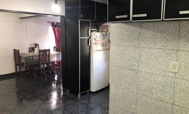 CASA 3 AMBIENTES EN ESQUINA, IDEAL INVERSIÓN!