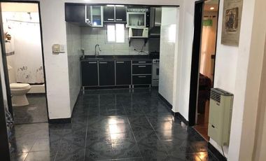 CASA 3 AMBIENTES EN ESQUINA, IDEAL INVERSIÓN!