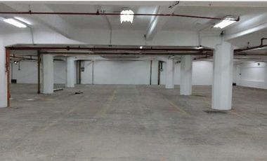 Excelentes naves industrial de 1000 m2 cubiertos en Hurlingham