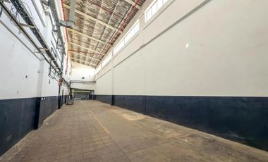 Excelentes naves industrial de 1000 m2 cubiertos en Hurlingham