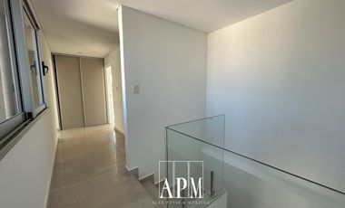 Penthouse a estrenar, con 349m2 propios