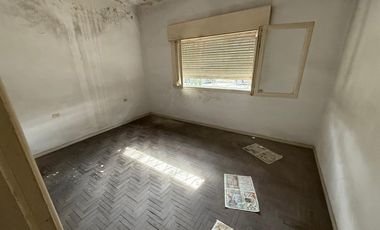 Gran oportunidad inversor: 2 departamentos en block (frente pasillo) en Banfield Oeste