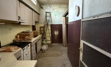 Gran oportunidad inversor: 2 departamentos en block (frente pasillo) en Banfield Oeste