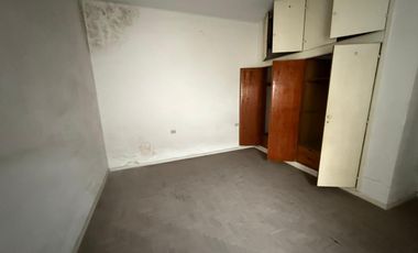 Gran oportunidad inversor: 2 departamentos en block (frente pasillo) en Banfield Oeste