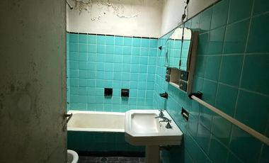 Gran oportunidad inversor: 2 departamentos en block (frente pasillo) en Banfield Oeste