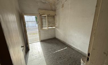 Gran oportunidad inversor: 2 departamentos en block (frente pasillo) en Banfield Oeste