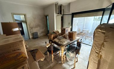 Gran oportunidad inversor: 2 departamentos en block (frente pasillo) en Banfield Oeste