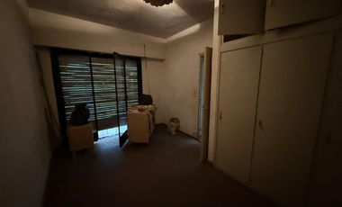 Gran oportunidad inversor: 2 departamentos en block (frente pasillo) en Banfield Oeste